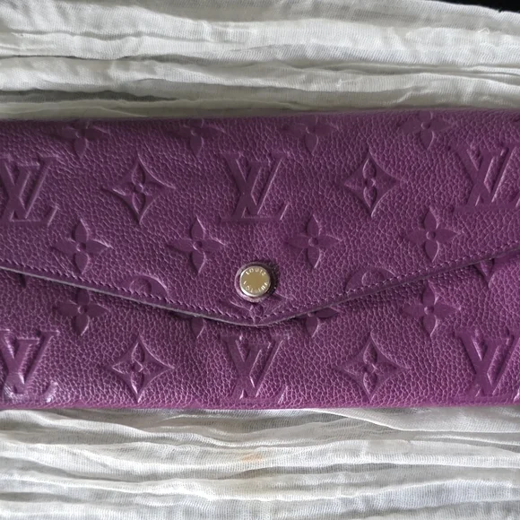 Authentic Louis Vuitton Purple Empriente Wallet with Gold Chain - Picture 5 of 16